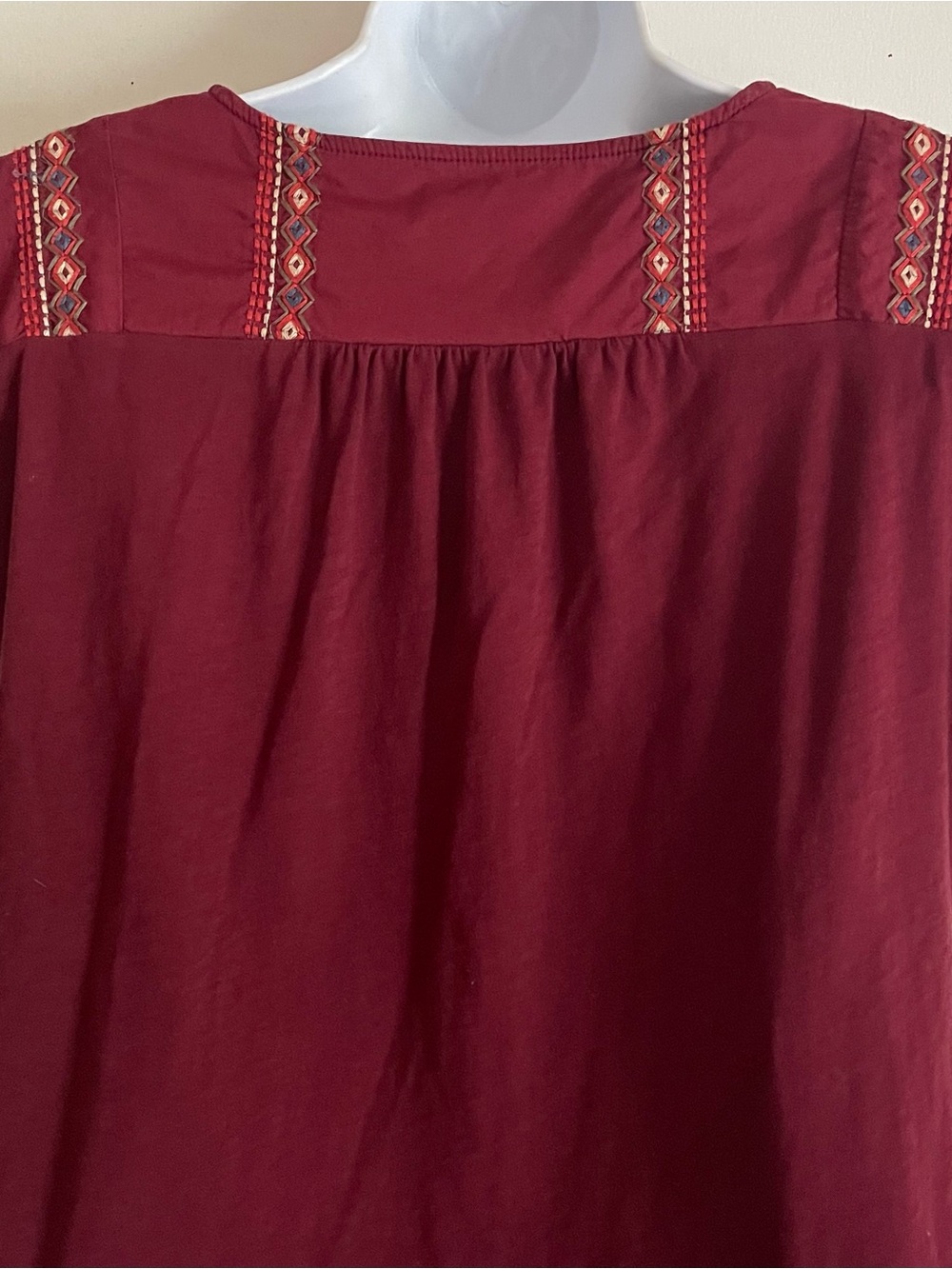 Eddie Bauer Tribal Embroidery Cotton T-shirt Cap Sleeve Boho Maroon Wine - Picture 8 of 8
